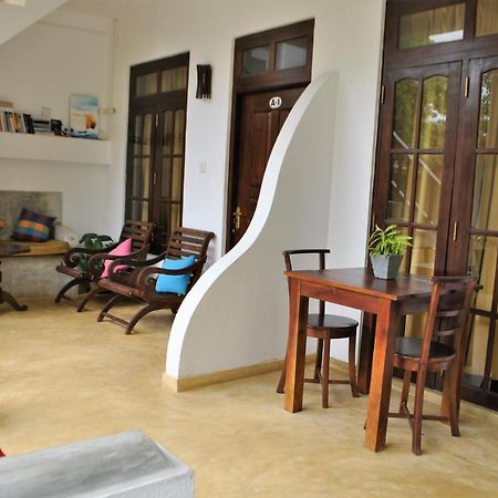 Sleepy Head Guesthouse Unawatuna Buitenkant foto