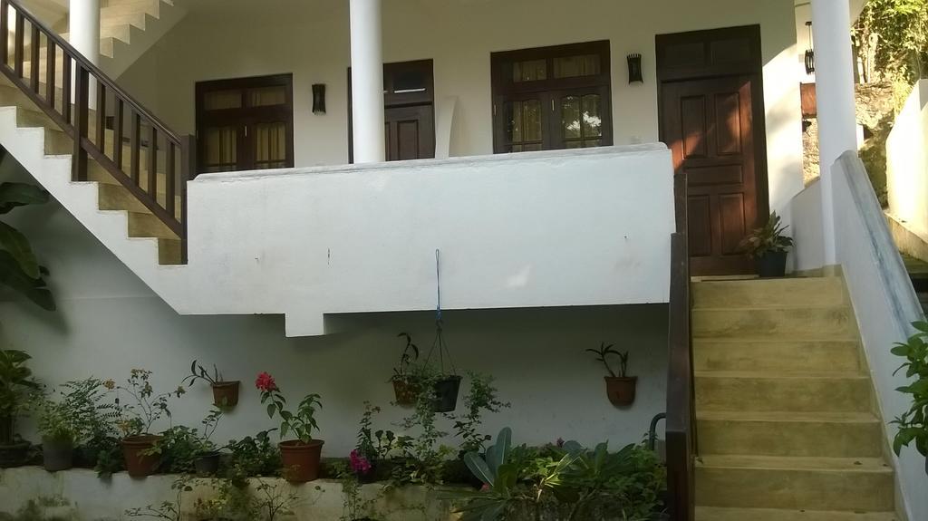 Sleepy Head Guesthouse Unawatuna Buitenkant foto
