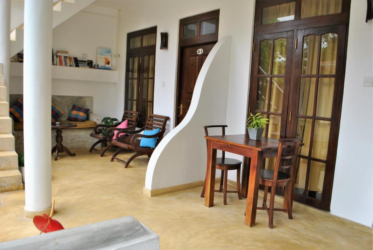 Sleepy Head Guesthouse Unawatuna Buitenkant foto