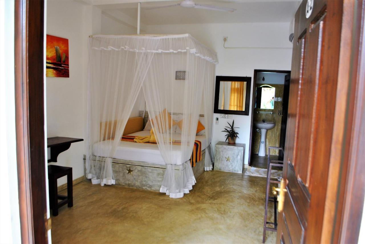 Sleepy Head Guesthouse Unawatuna Buitenkant foto