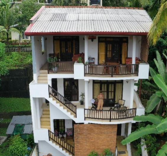 Sleepy Head Guesthouse Unawatuna Buitenkant foto